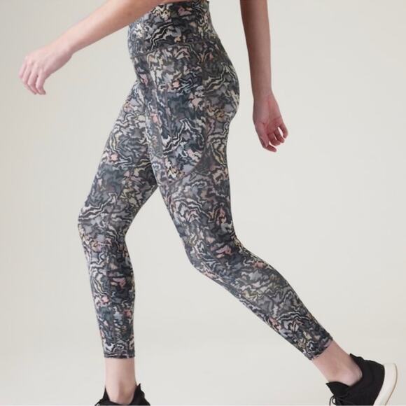 Athleta Ultimate Stash 7/8 Tight XS EUC - Picture 3 of 14